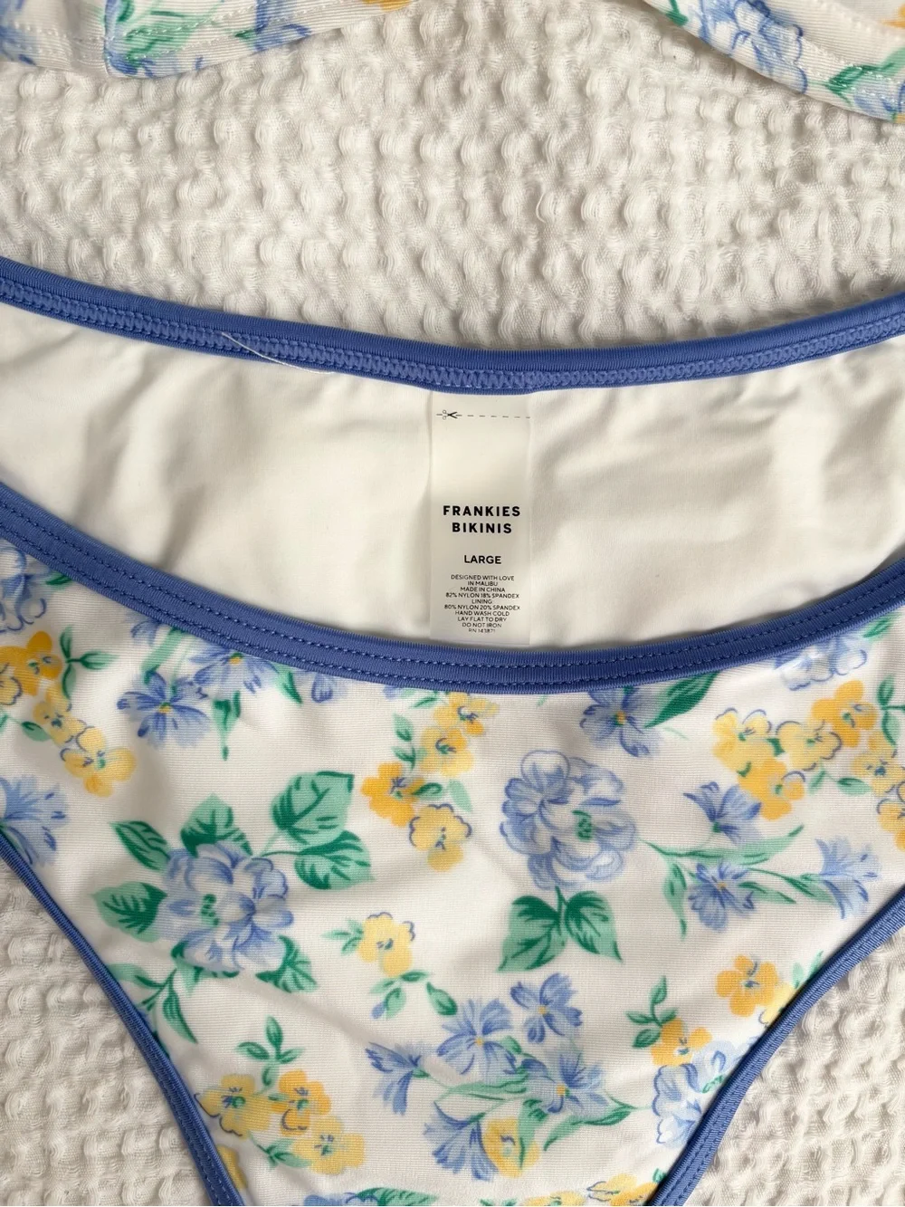 Frankie’s Bikini Coastal Floral Set Top Medium Bottoms Large